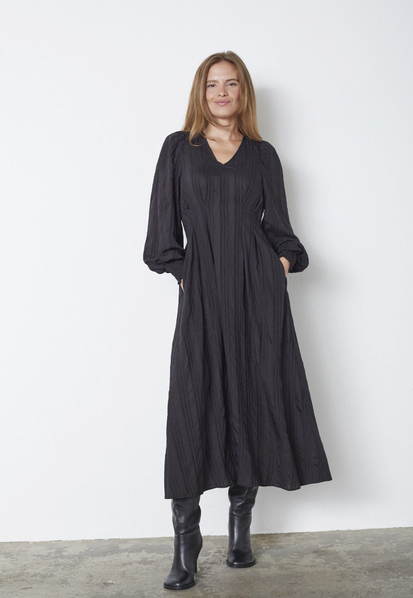 Kesi Pleat Dress Black
